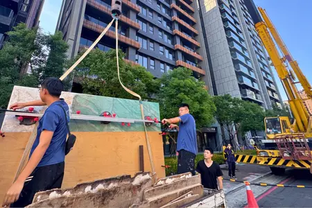 高端住宅吊車吊運